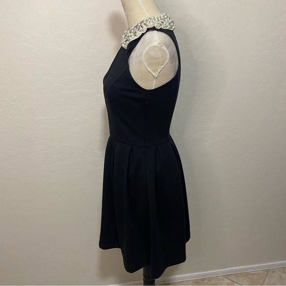 Eight Sixty black fit and flare sleeveless dress with pearl collar Size S - Picture 3 of 9